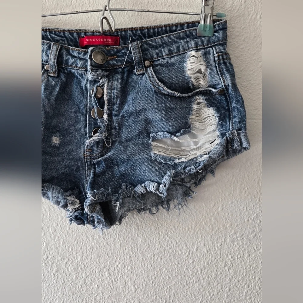 Signature stylish distressed