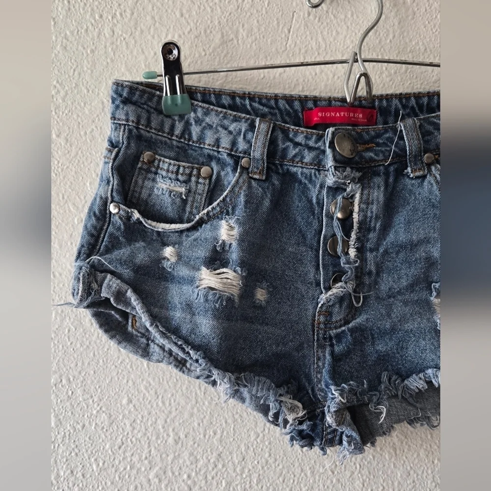 Signature stylish distressed
