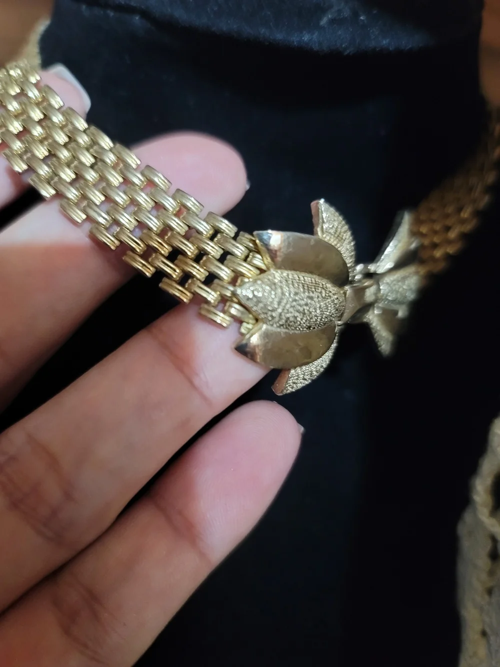 Vintage bold collar