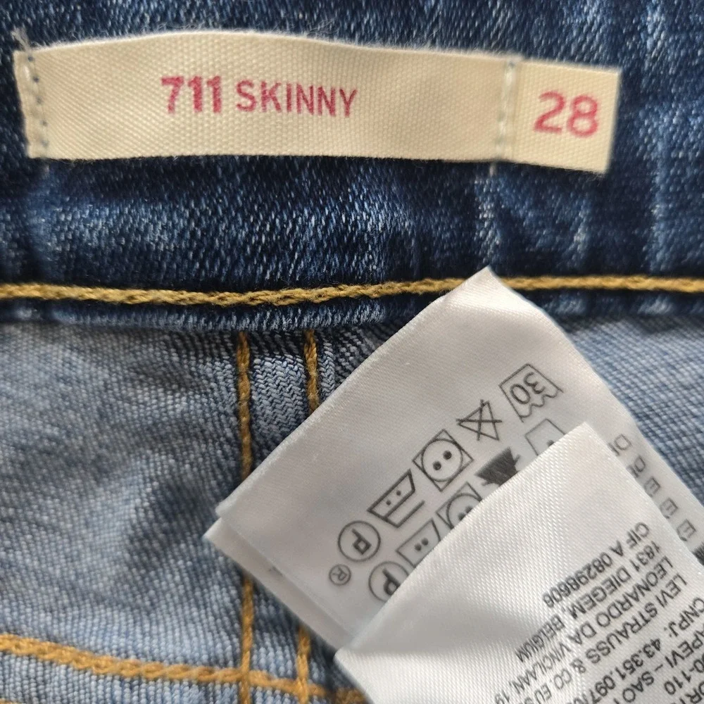 Levis measurements laying