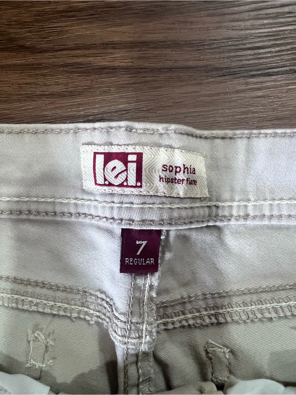 lei flared leg