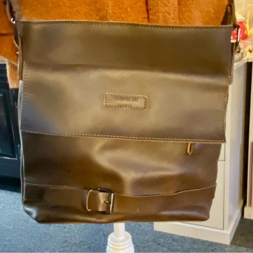 YUAN SE ZE Brown Leather Messenger Bag