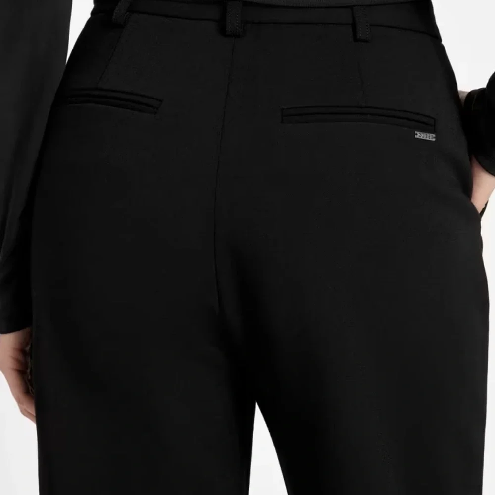 Guess classic black