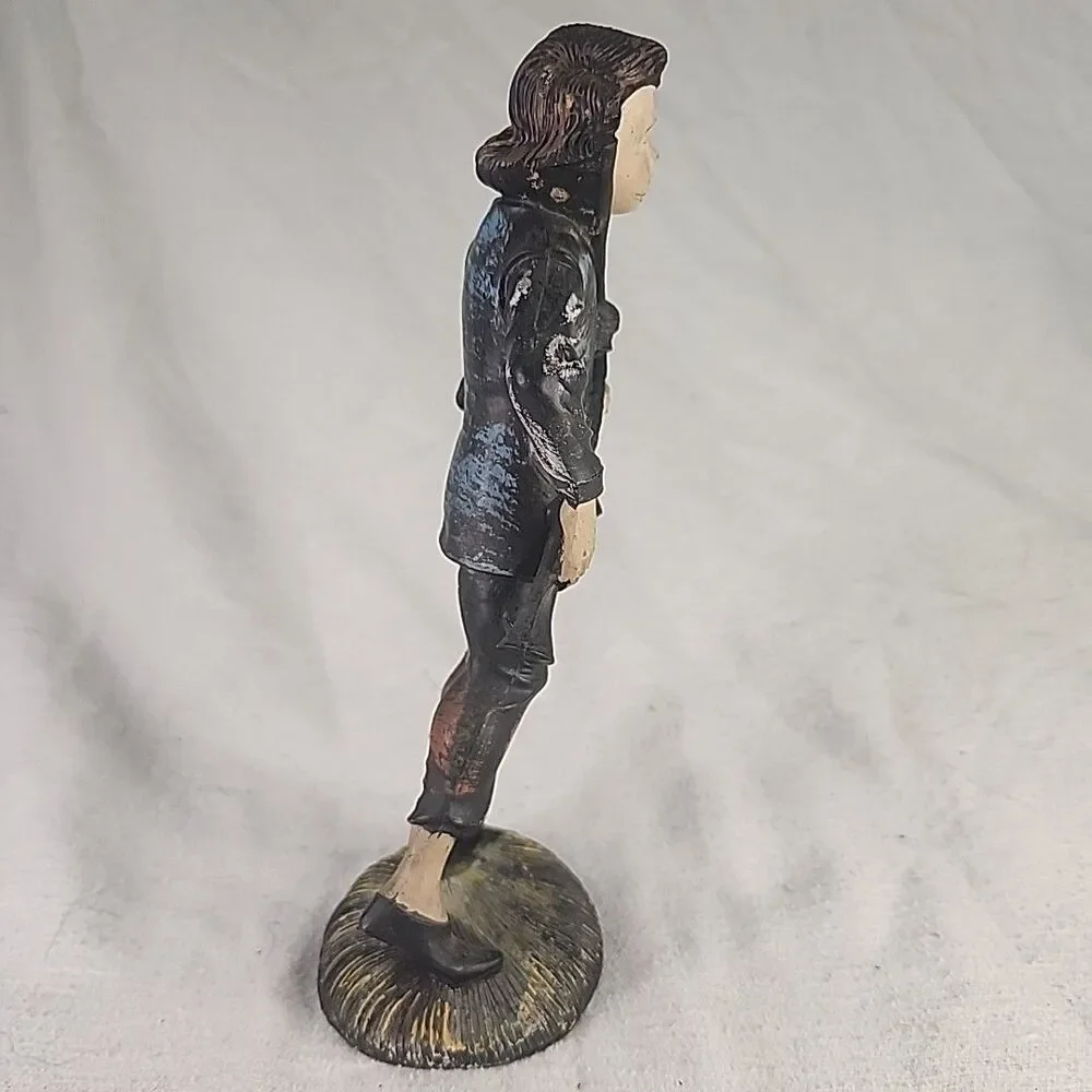 Unbranded statue cast