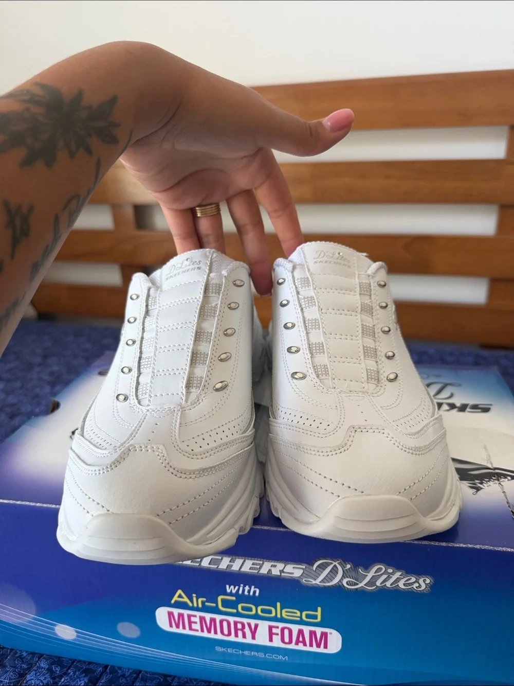 Skechers cushioned memory