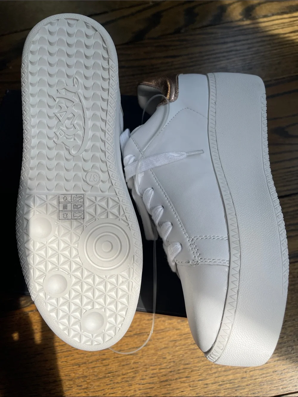 Ash white leather
