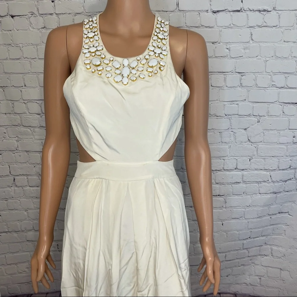 BCBG White Ball Gown w/ statement jewelry & open side slits size 2