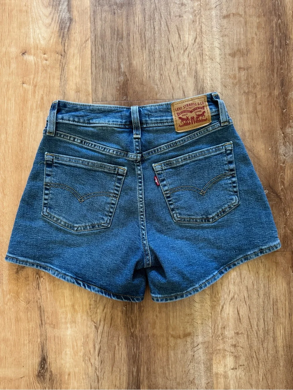 Levis medium wash