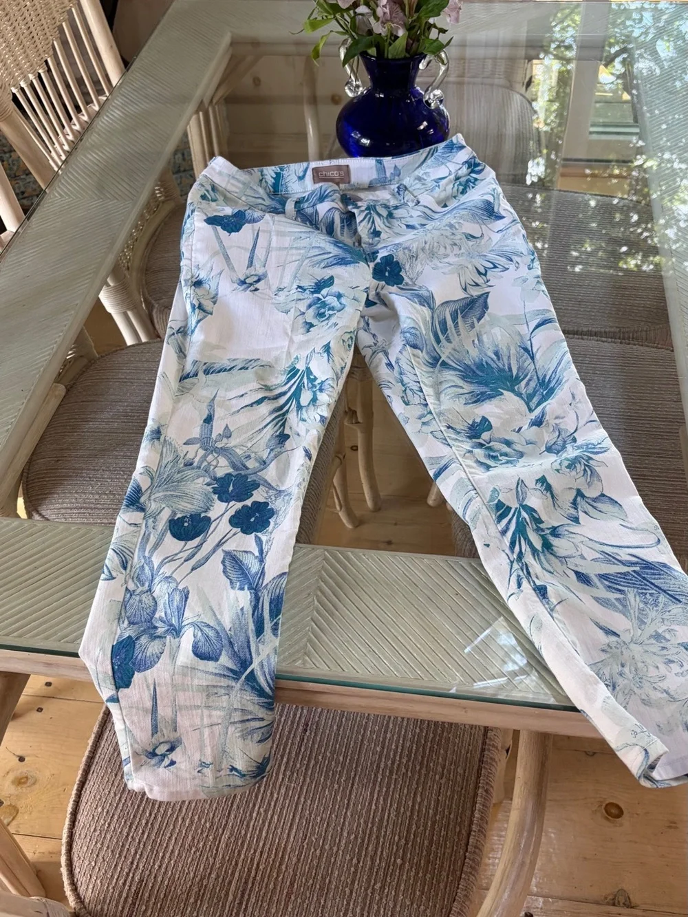 Chicos cropped women