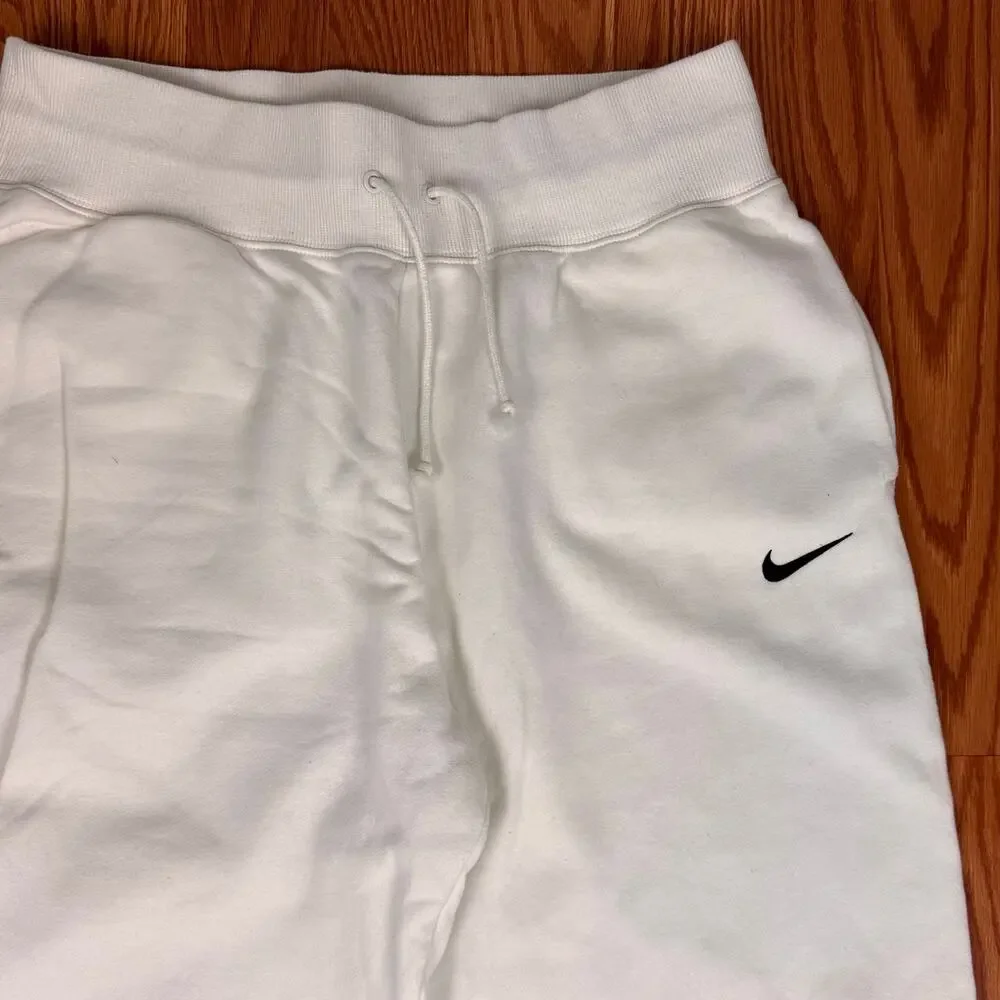 Nike photos holes more