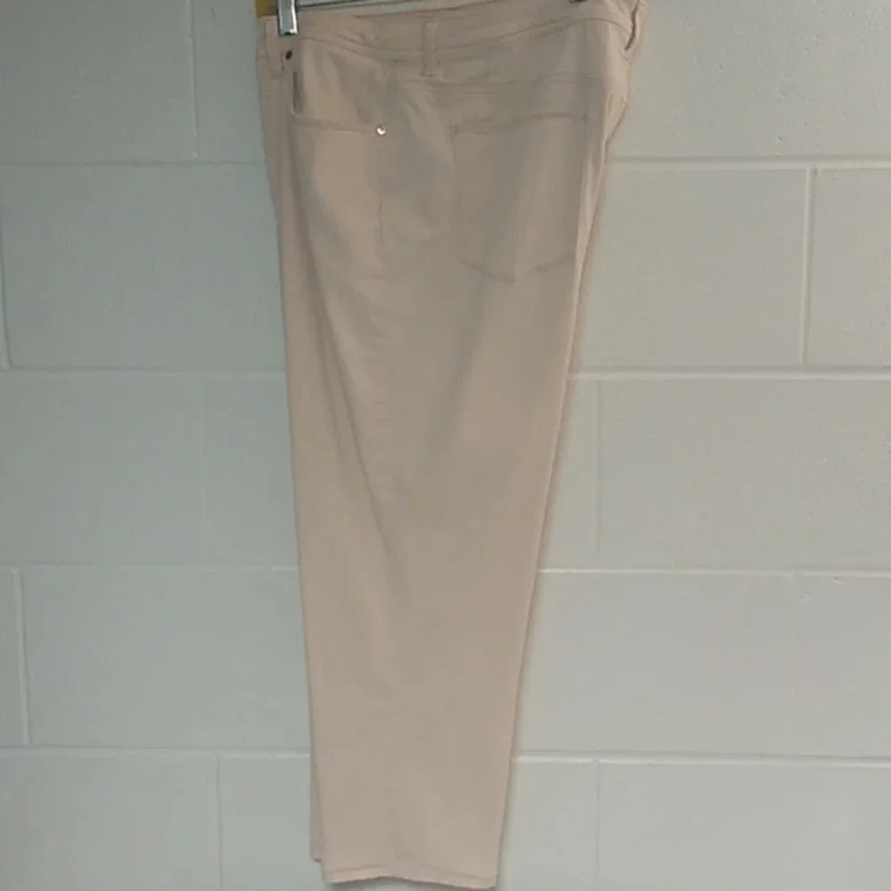 CHICO'S PLATINUM CROP, SOFT BRUSHED FABRIC, HIGH WAIST, STRETCH CROP JEAN