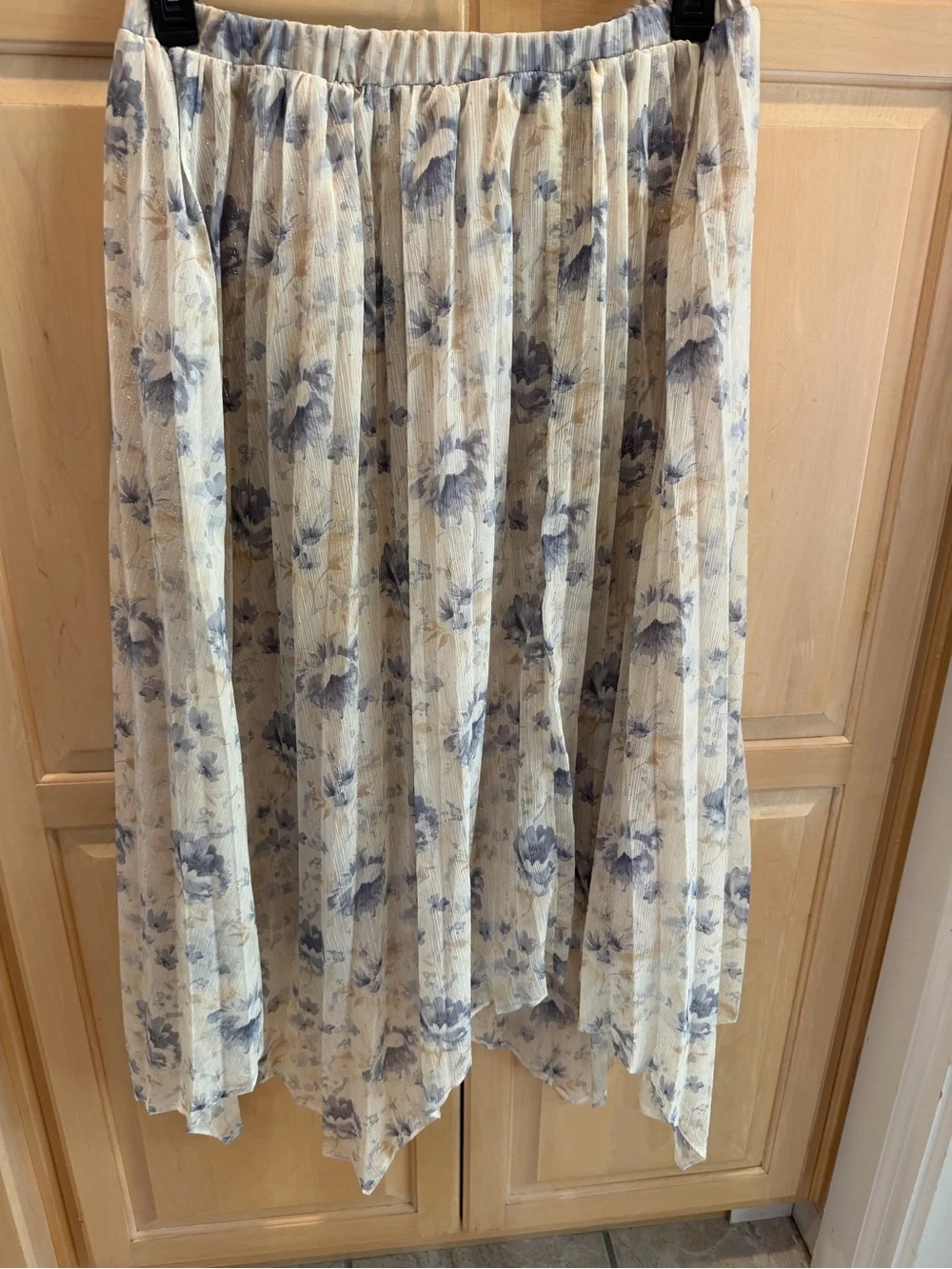 En Saison lightweight pleated