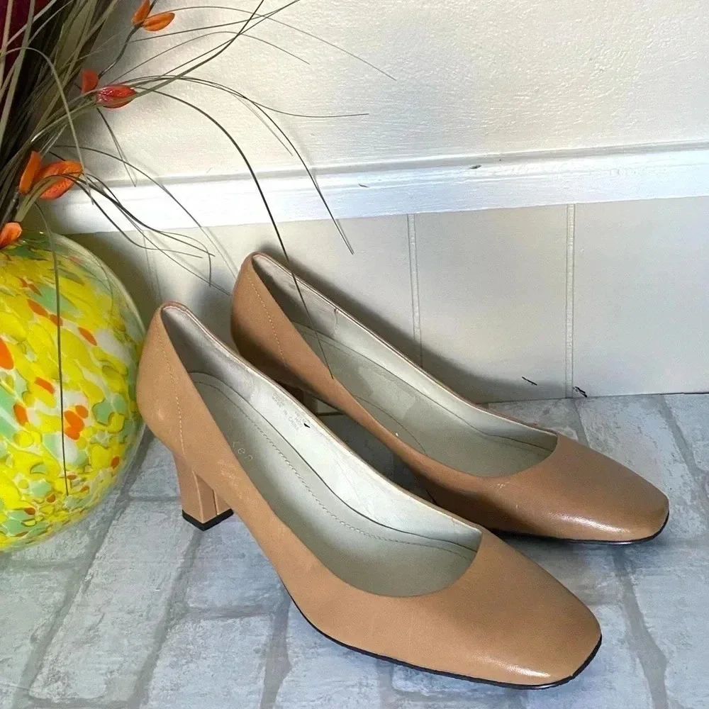 Calvin Klein pump block toe