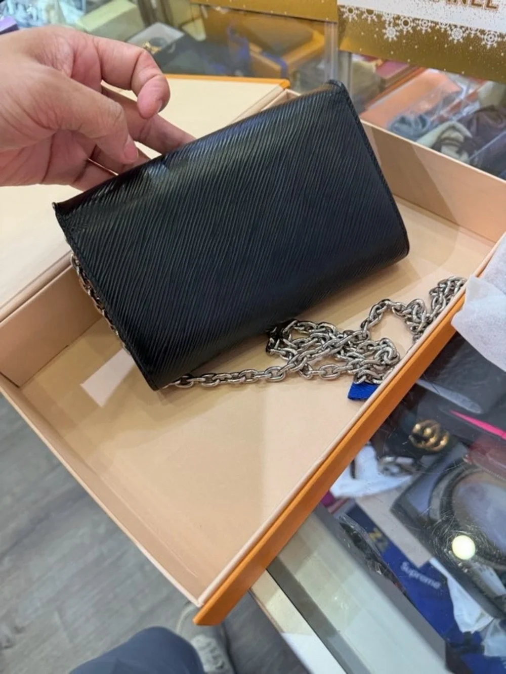 Louis Vuitton compact black