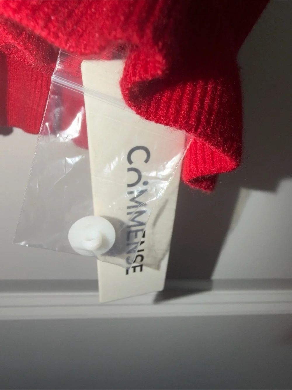 Commense bright red