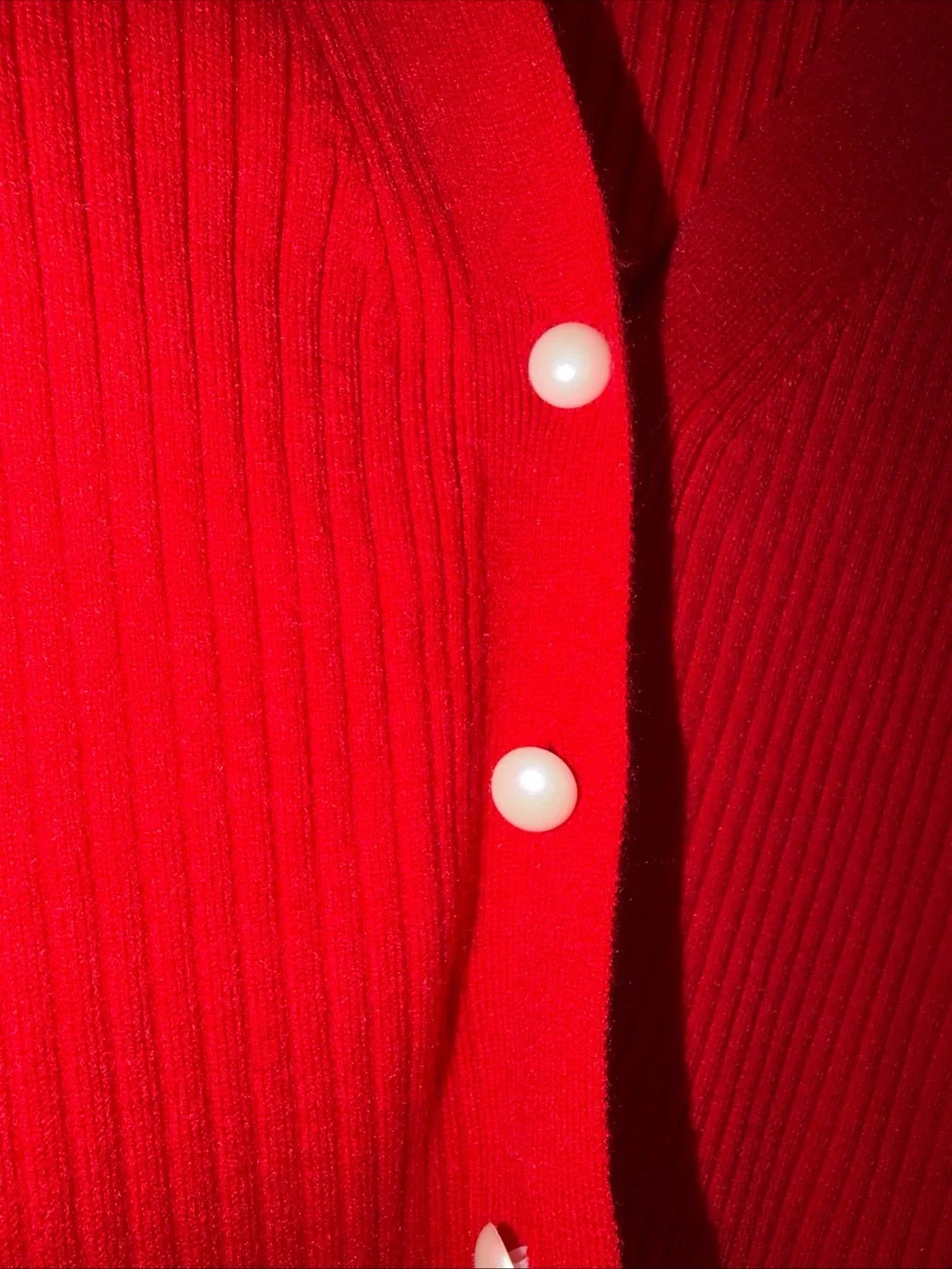 Commense bright red