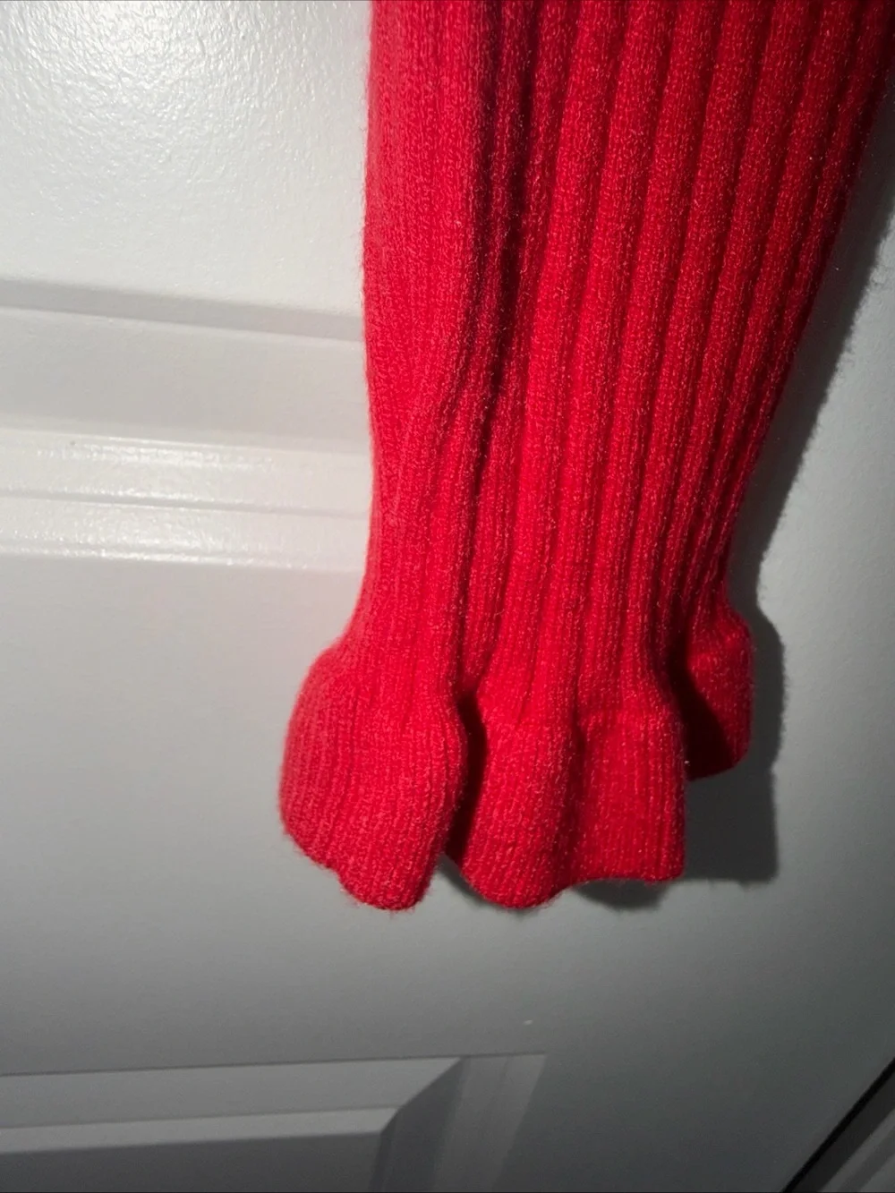 Commense bright red