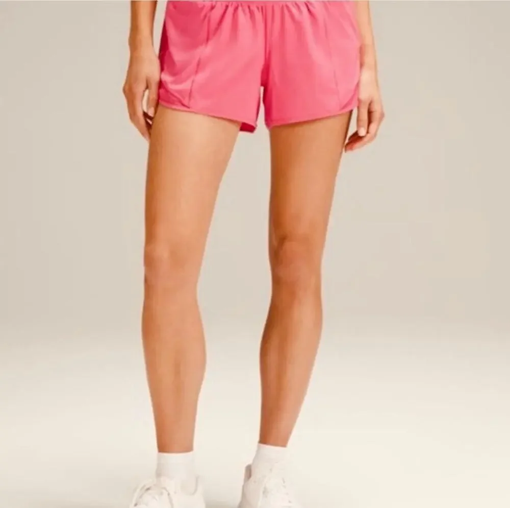 Lululemon Square Tag Hotty Hot Size 8 Low-Rise Lined Short 2.5” Lip Gloss Pink