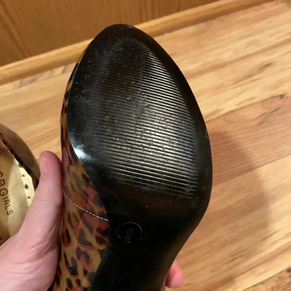 BCBGirls 39 toe heels
