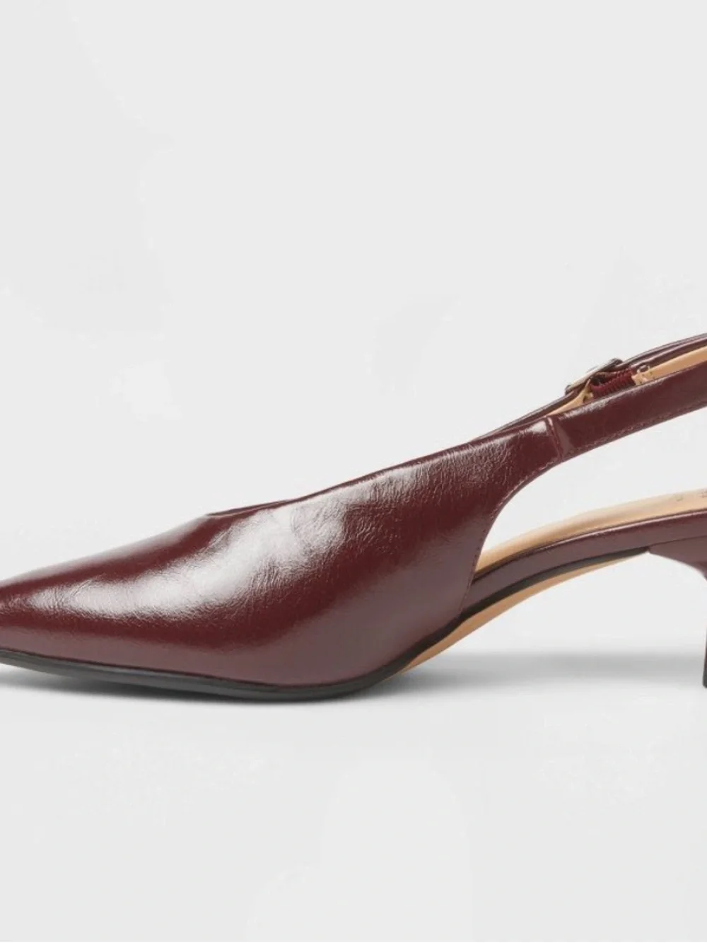 Women's Pointed Slingback Heel in Burgundy. Sz 9. New with tags.