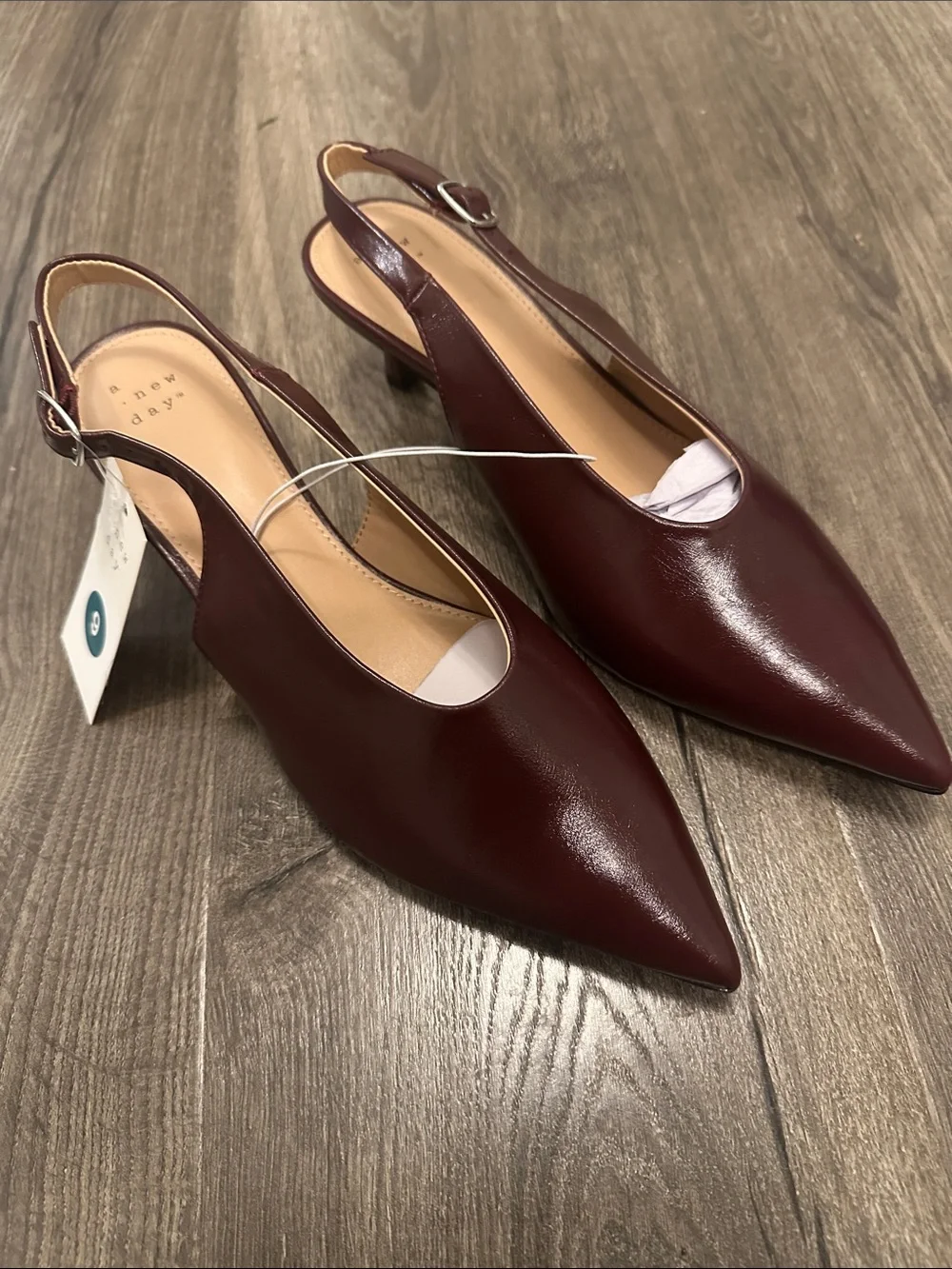 Women's Pointed Slingback Heel in Burgundy. Sz 9. New with tags.