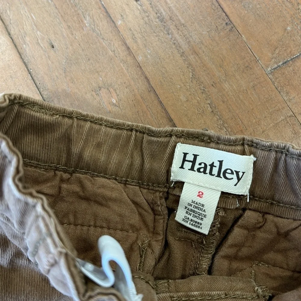Hatley brown flat