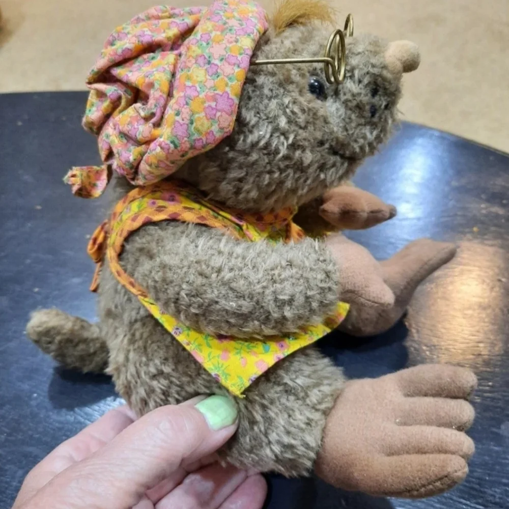 Hallmark myra mole