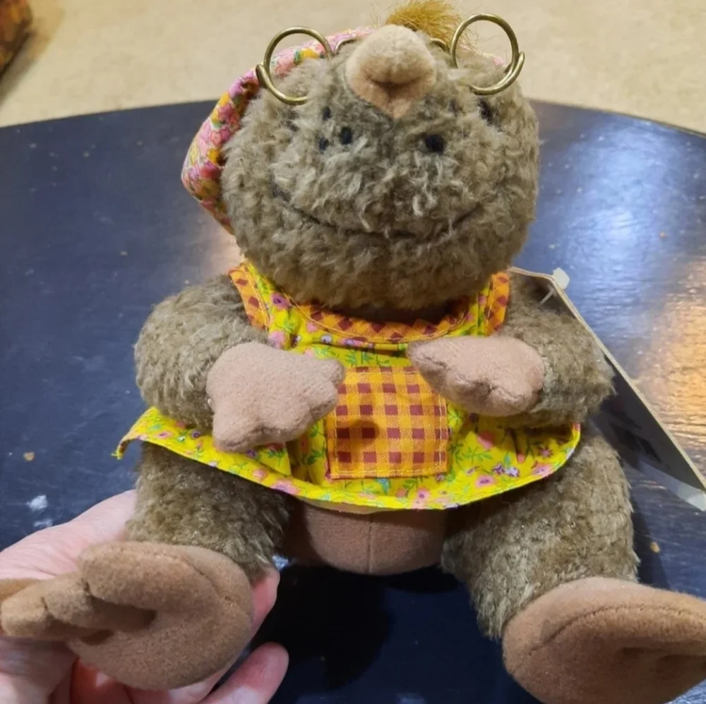 Hallmark myra mole