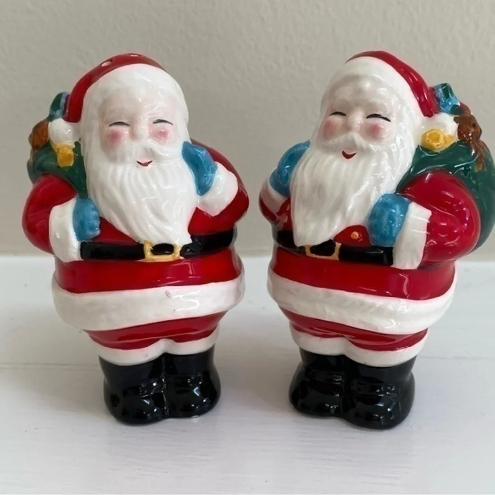 Hallmark Vintage Ceramic Christmas Santa Salt and Pepper Shakers EUC