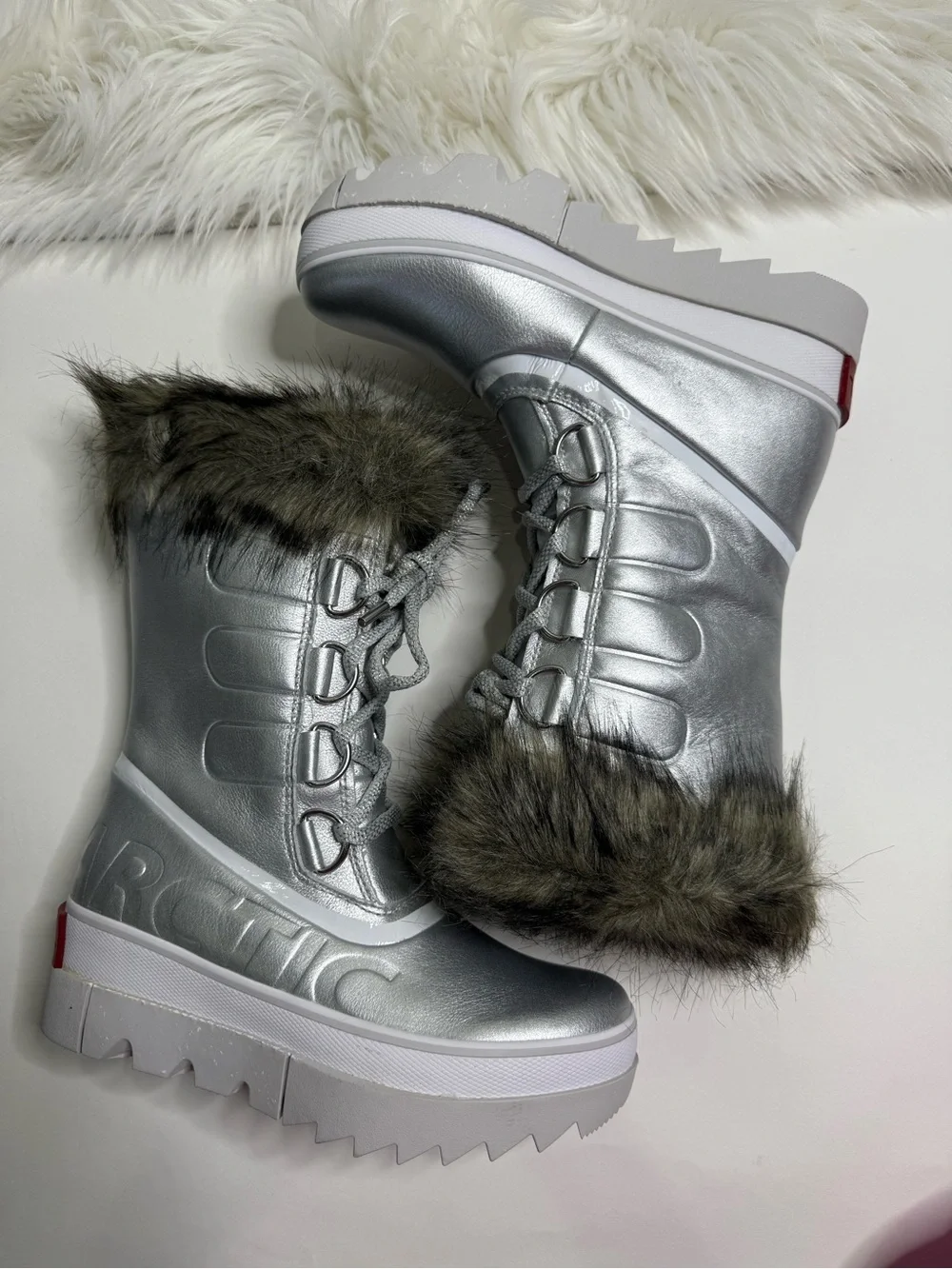 Sorel shine through