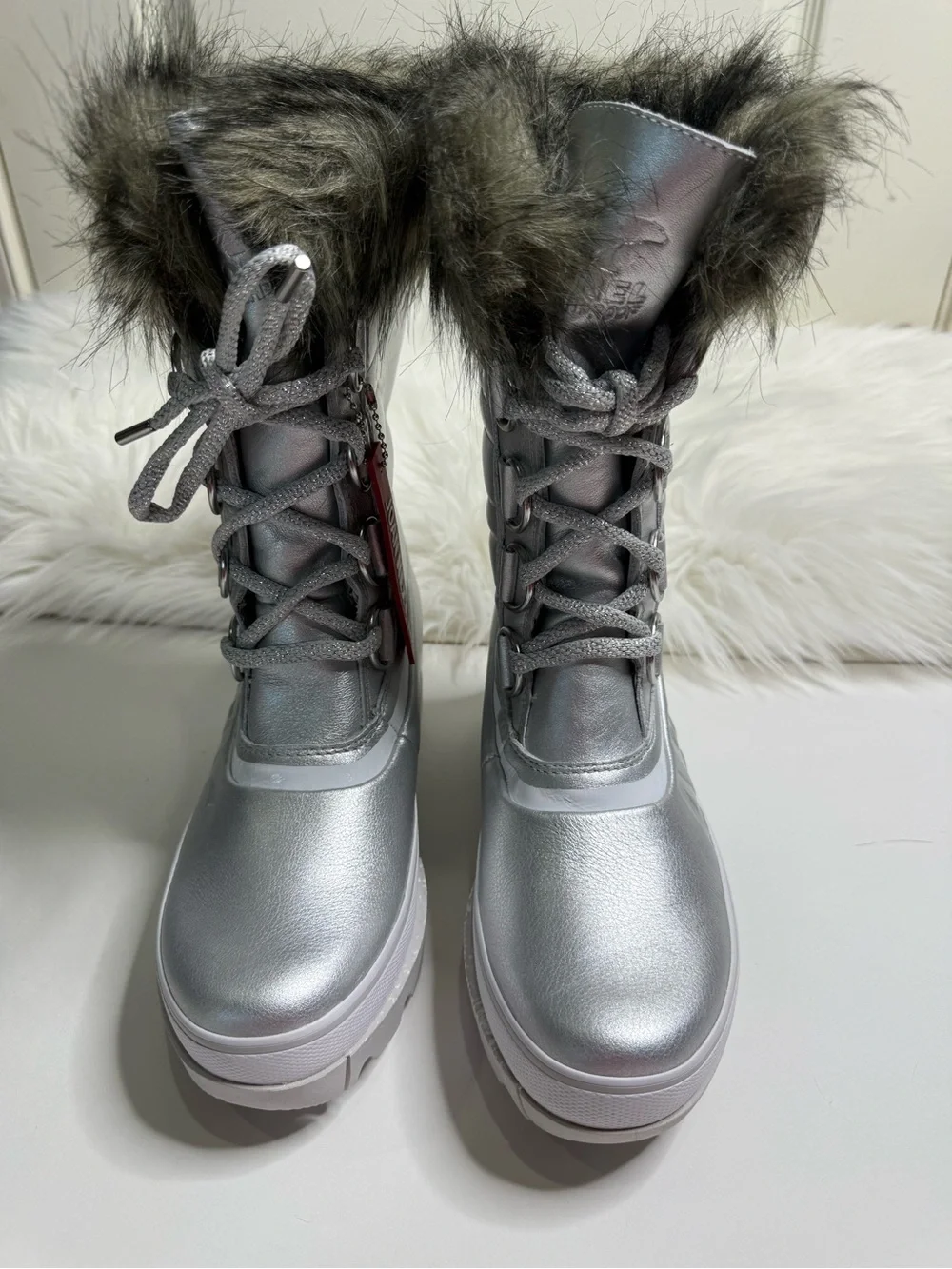 Sorel shine through