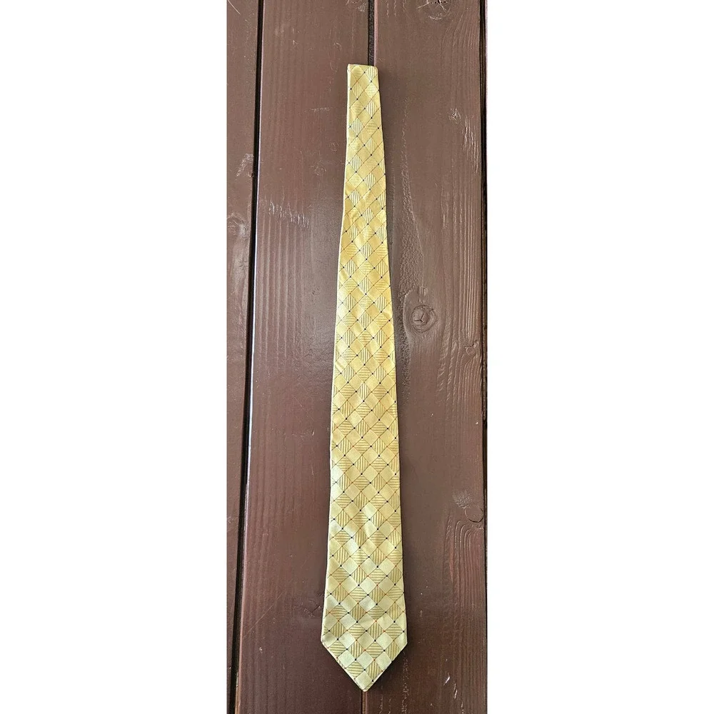 NWOT Michael Kors Men's Vintage Gold Patterned 100% Silk Neck‎ Tie.