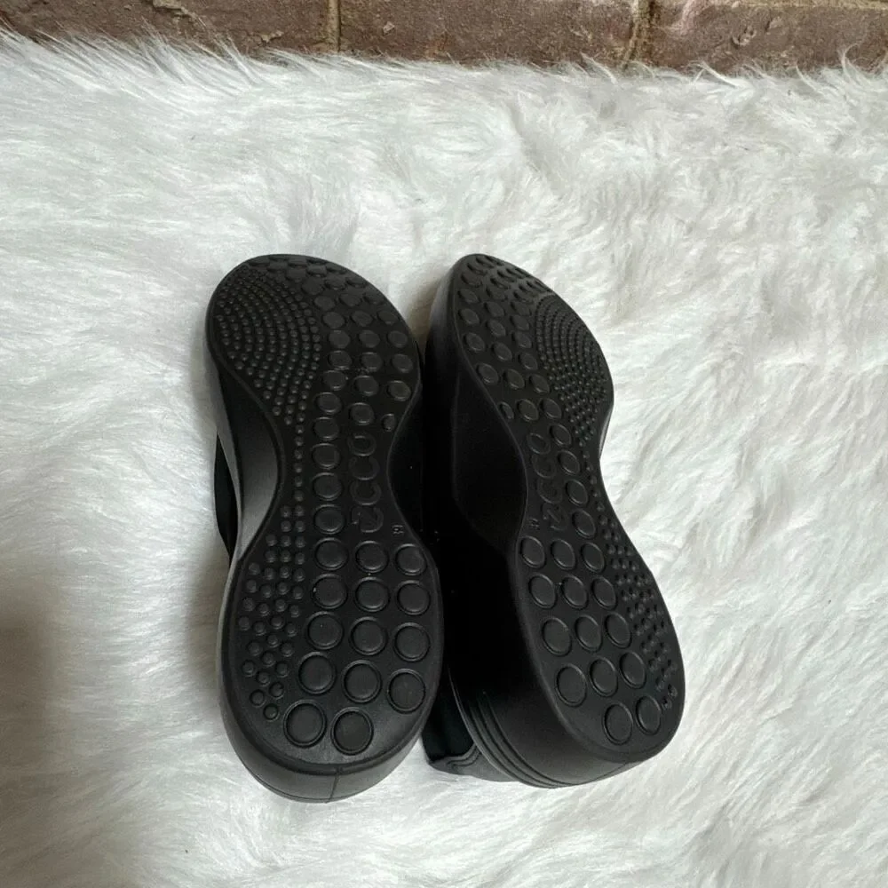 Ecco women’s black