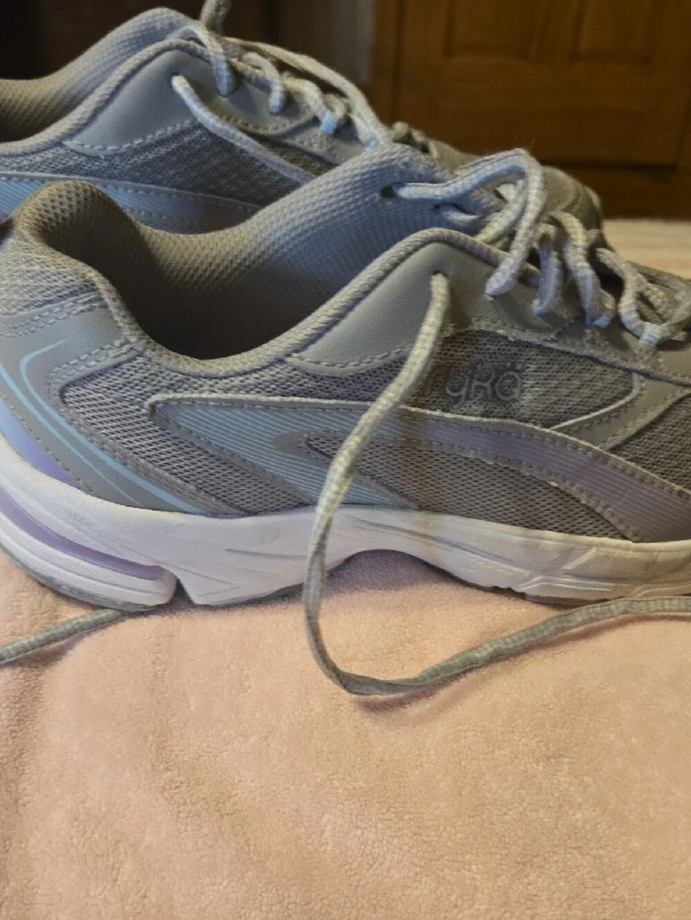 Ryka light gray