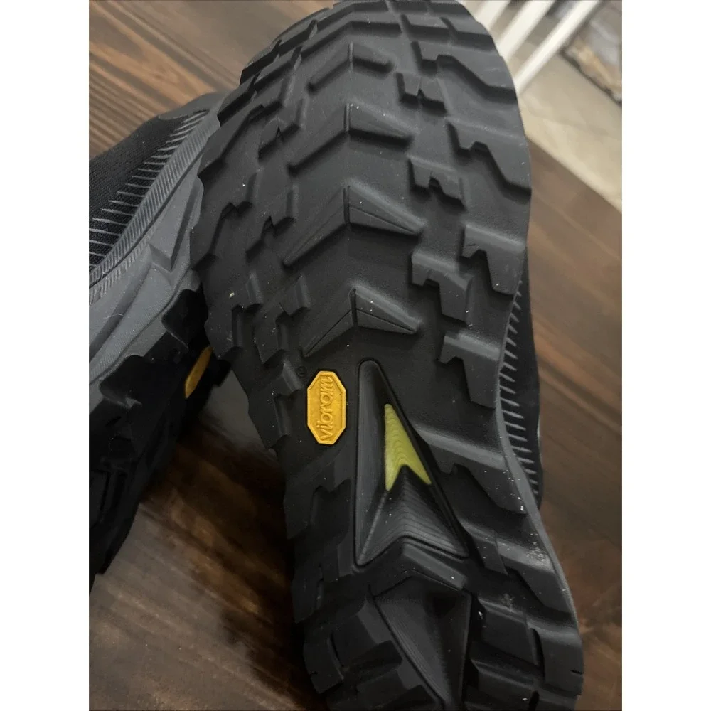 Hoka One One excellent like