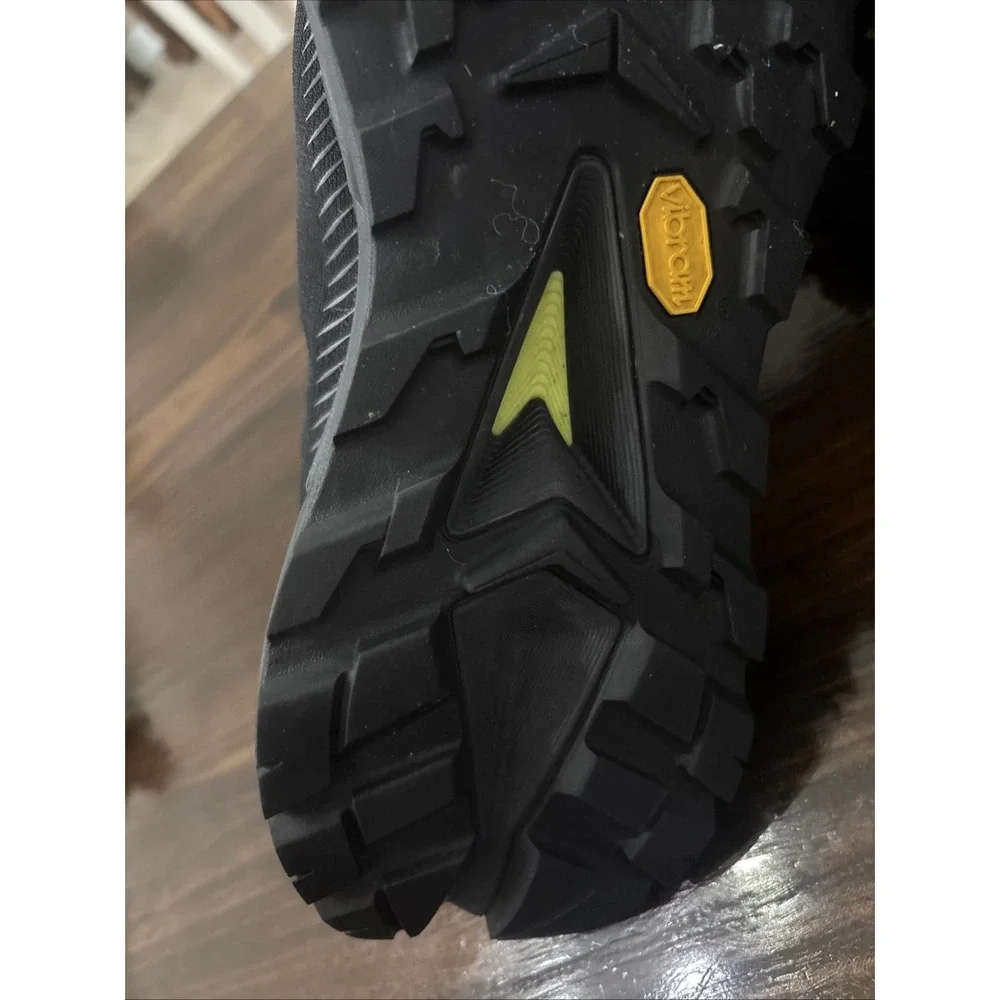 Hoka One One excellent like