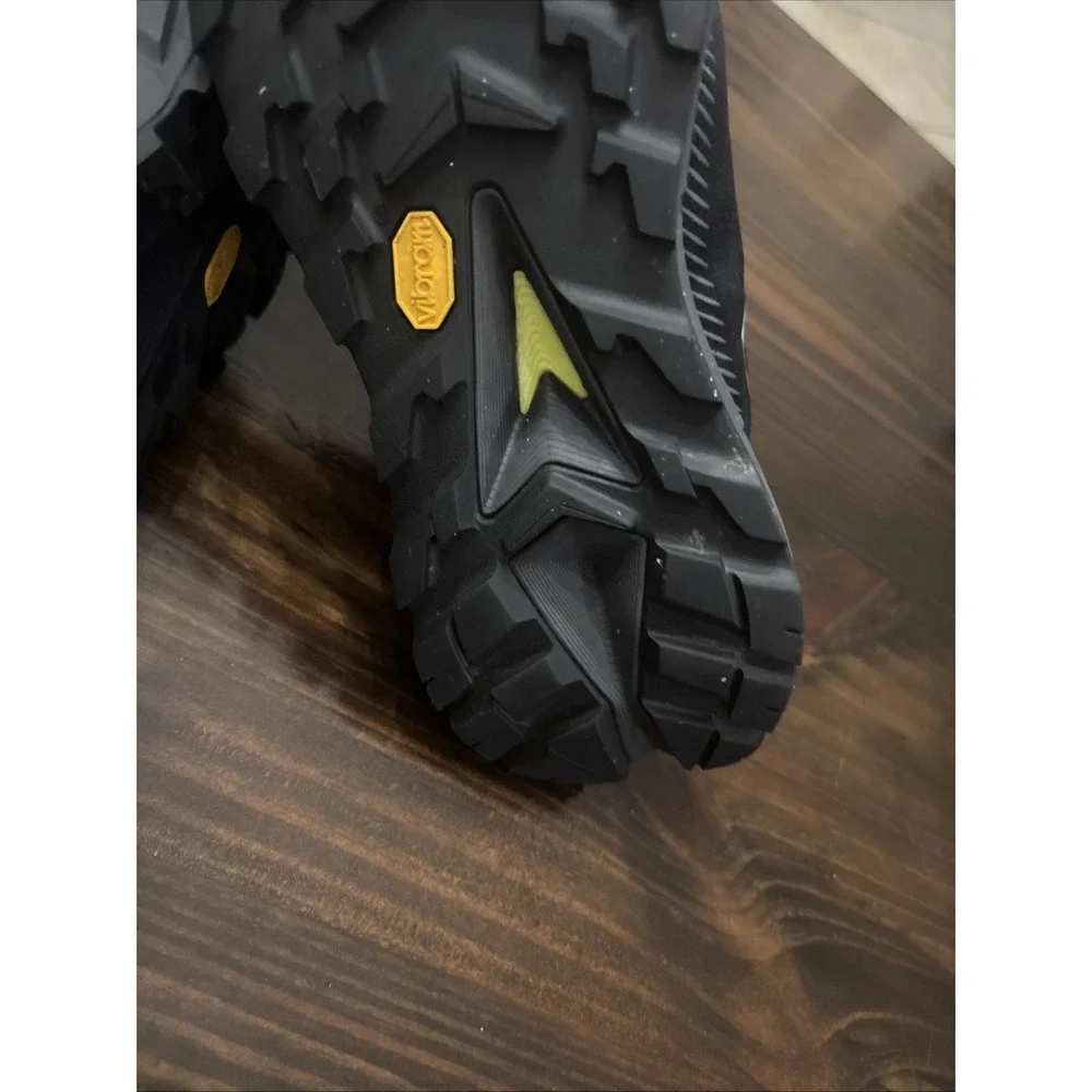 Hoka One One excellent like