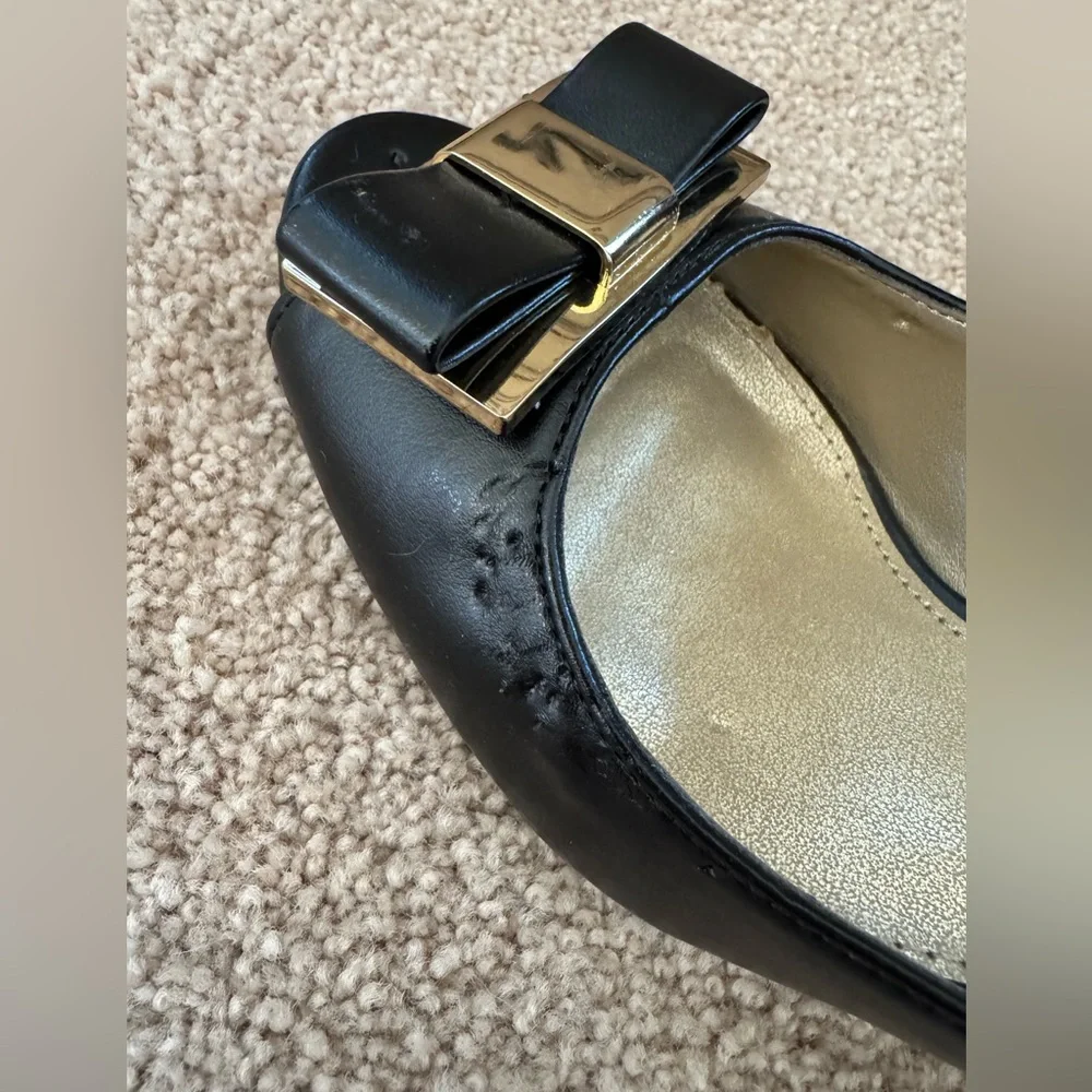 Bandolino Black Peep Toe Wedges Block Heels Bow Pump Gold Leather Metallic