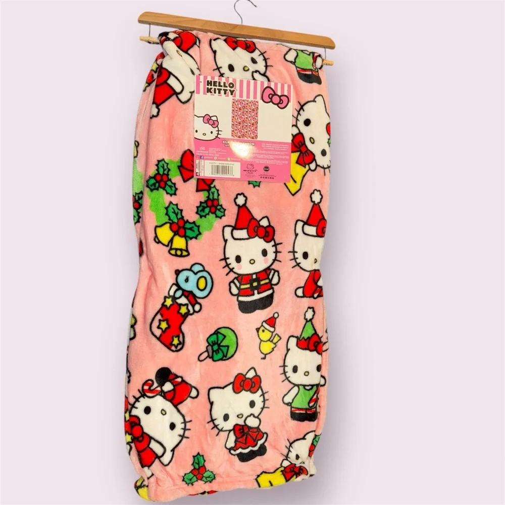 Hello Kitty get festive
