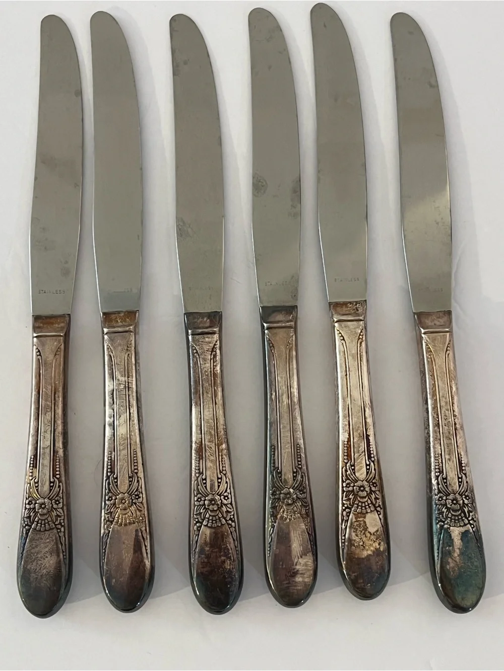 Wm Rogers dinner knives