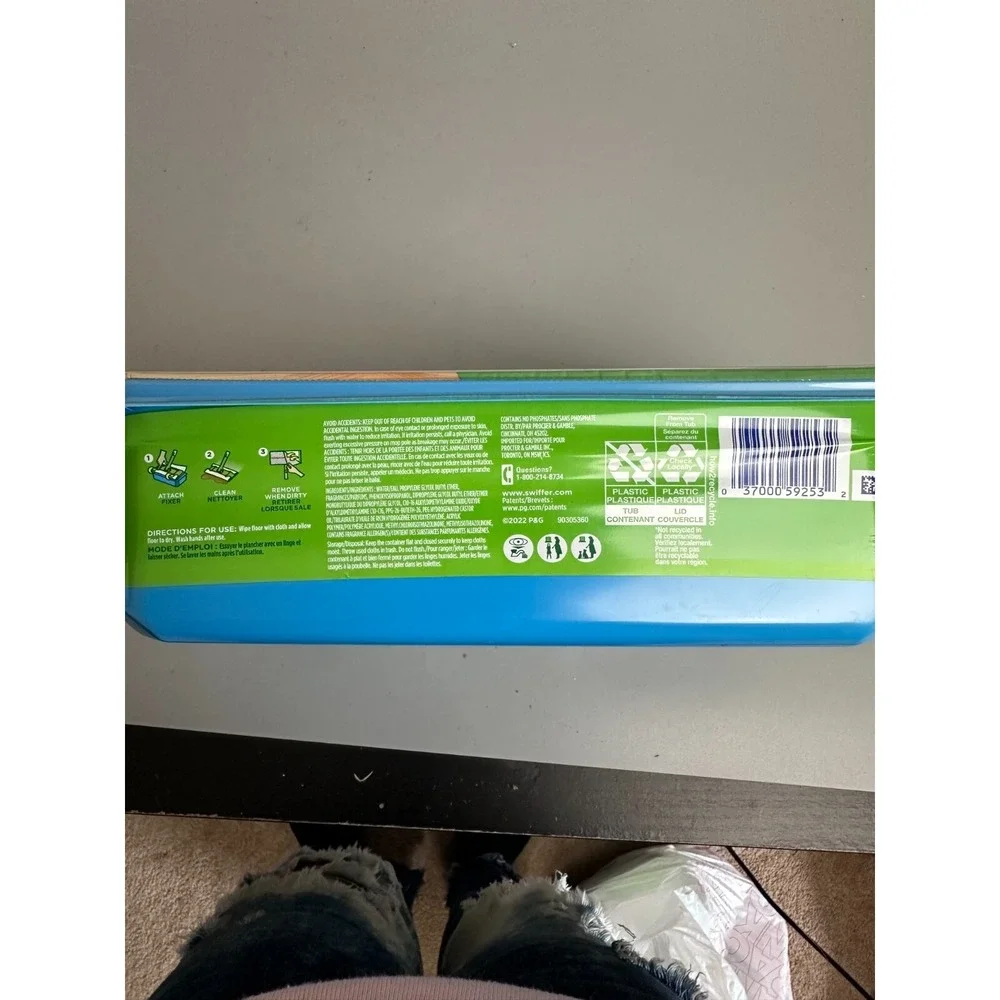 Swiffer Wood Wet Cloths Mopping Refills Trap + Lock 20 Count 10x8 Inch Safe Wood