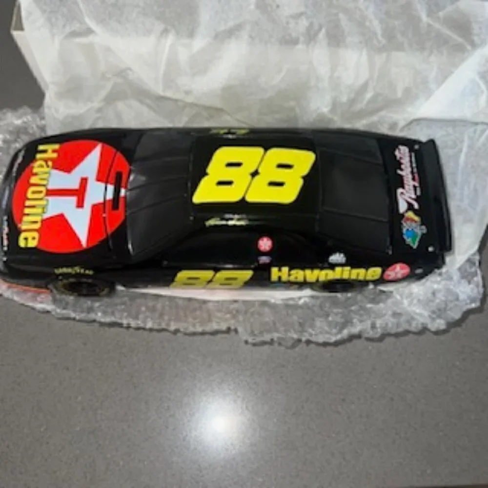 Ernie Irvan #88 Texaco Havoline 1995 NASCAR 1:24 Diecast Platinum Series
