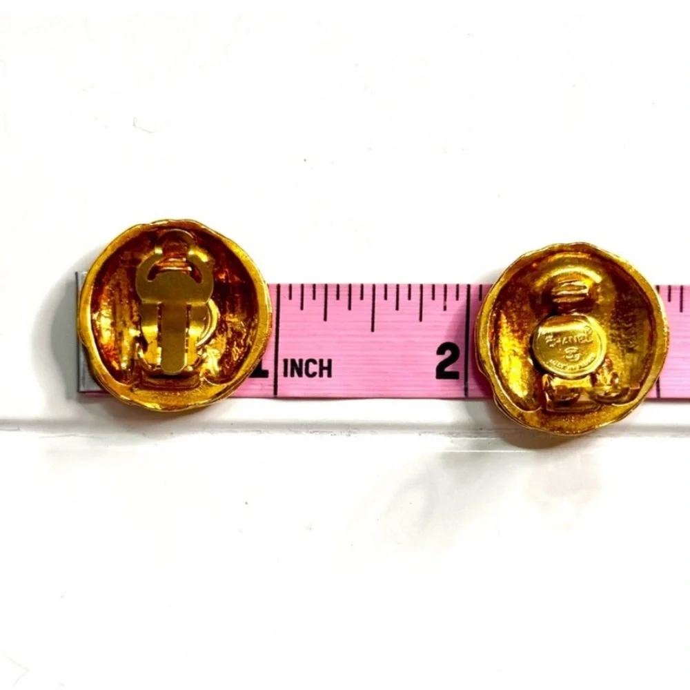 CHANEL vintage clip