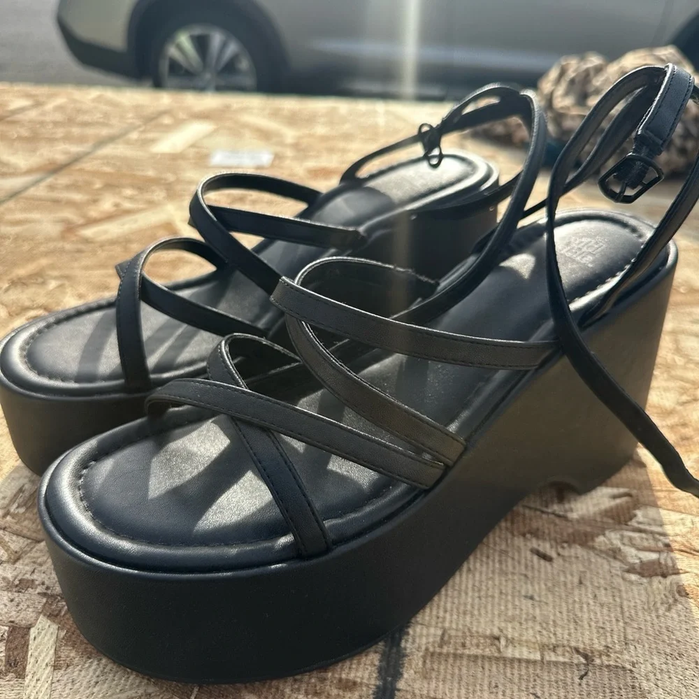 wild fable Black Strappy Platform Sandals