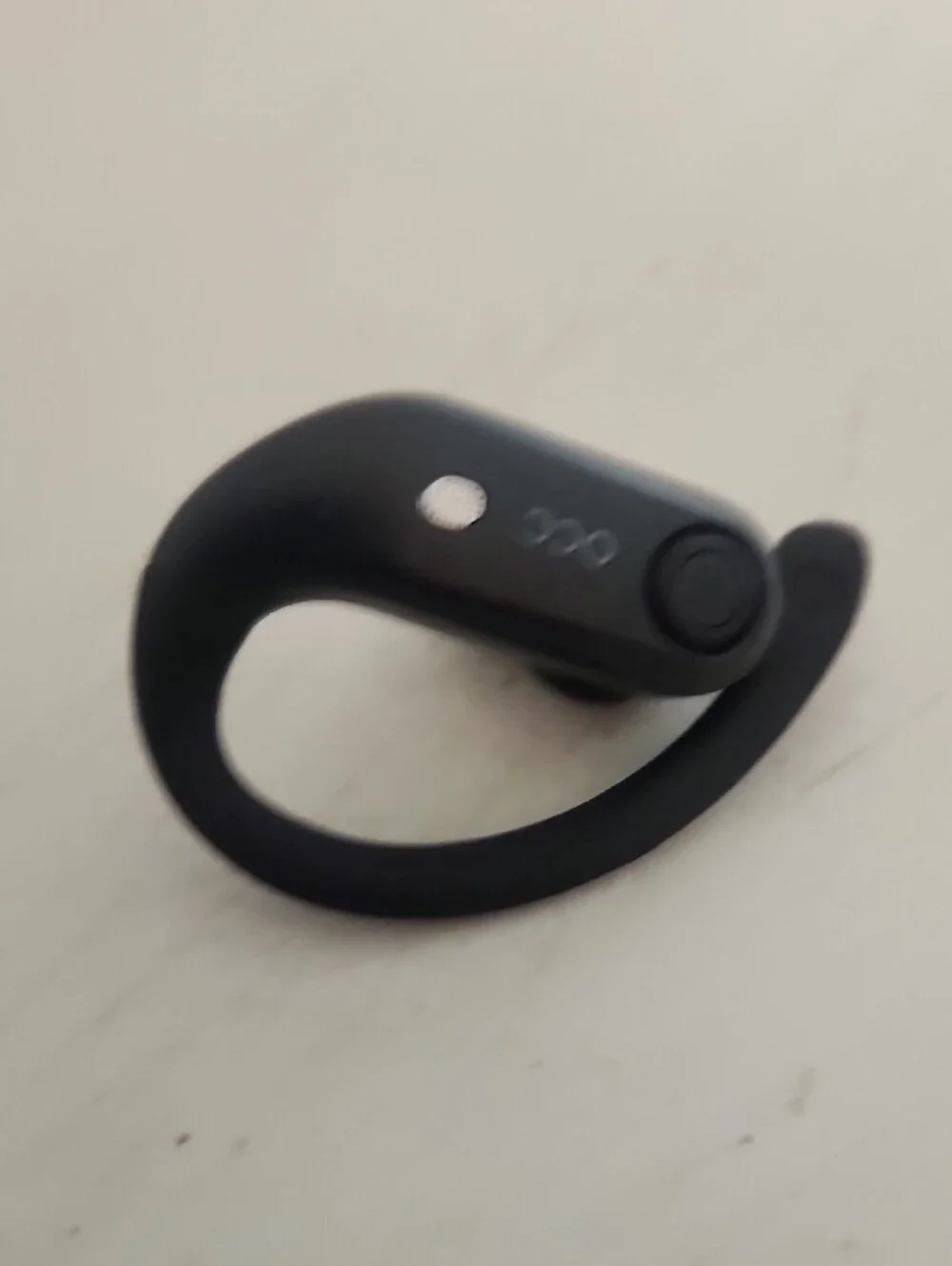 CHANEL sleek wireless