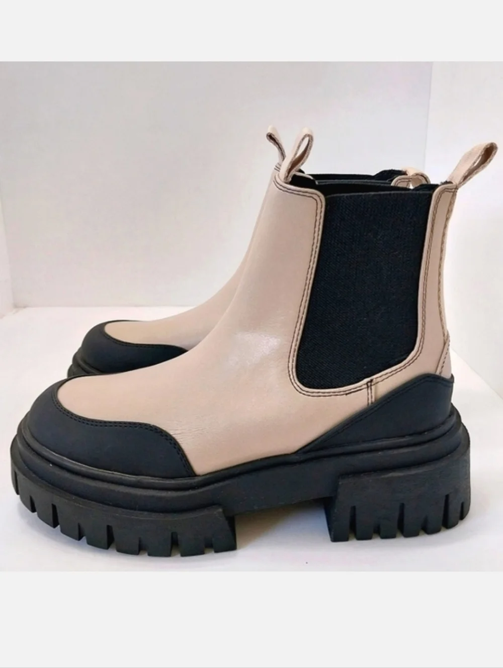 Steve Madden Nicki Chelsea Platform Boots, NEW, Size‎ 6M