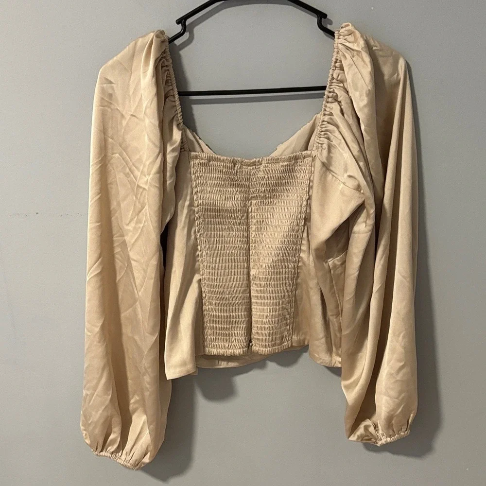 Abercrombie & Fitch chic cream