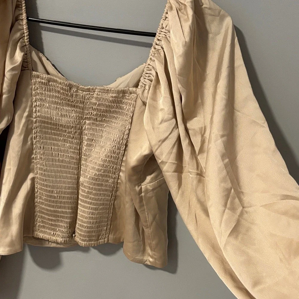 Abercrombie & Fitch chic cream