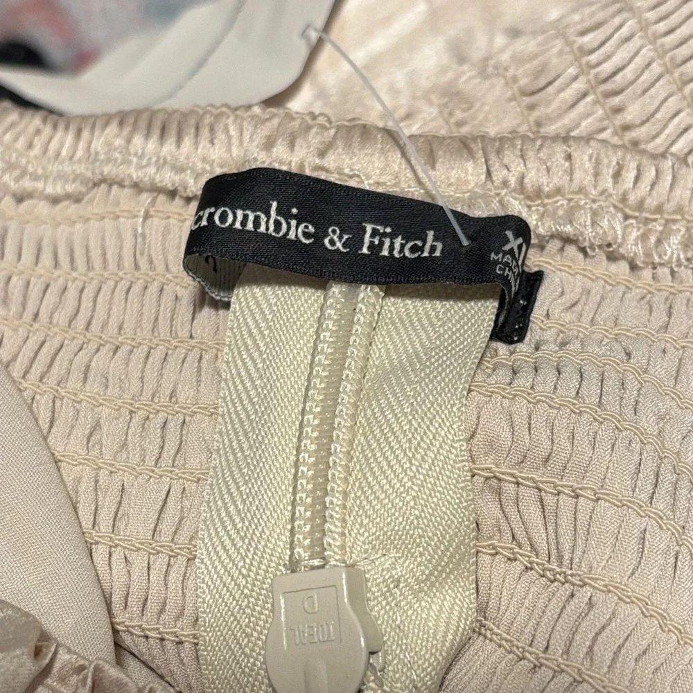 Abercrombie & Fitch chic cream