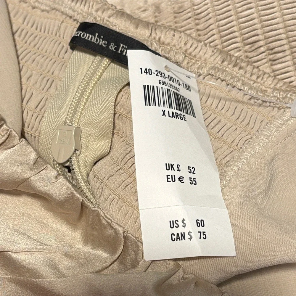 Abercrombie & Fitch chic cream